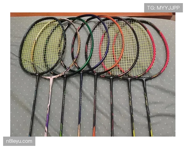 李宗伟这一身行头,比我家装修还讲究,这羽毛球拍背后到底藏着多少钱? 李宗伟这一身行头,比我家装修还讲究,这羽毛球拍背后到底藏着多少钱?