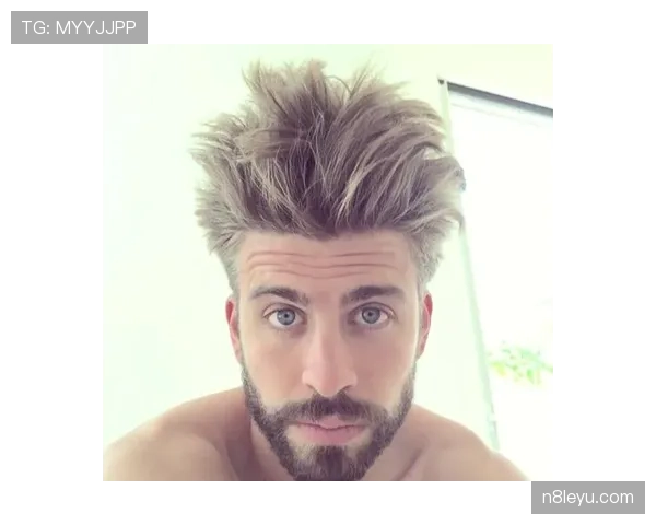 杰拉德·皮克穿得比导演还讲究，球场外到底藏了几个身份？